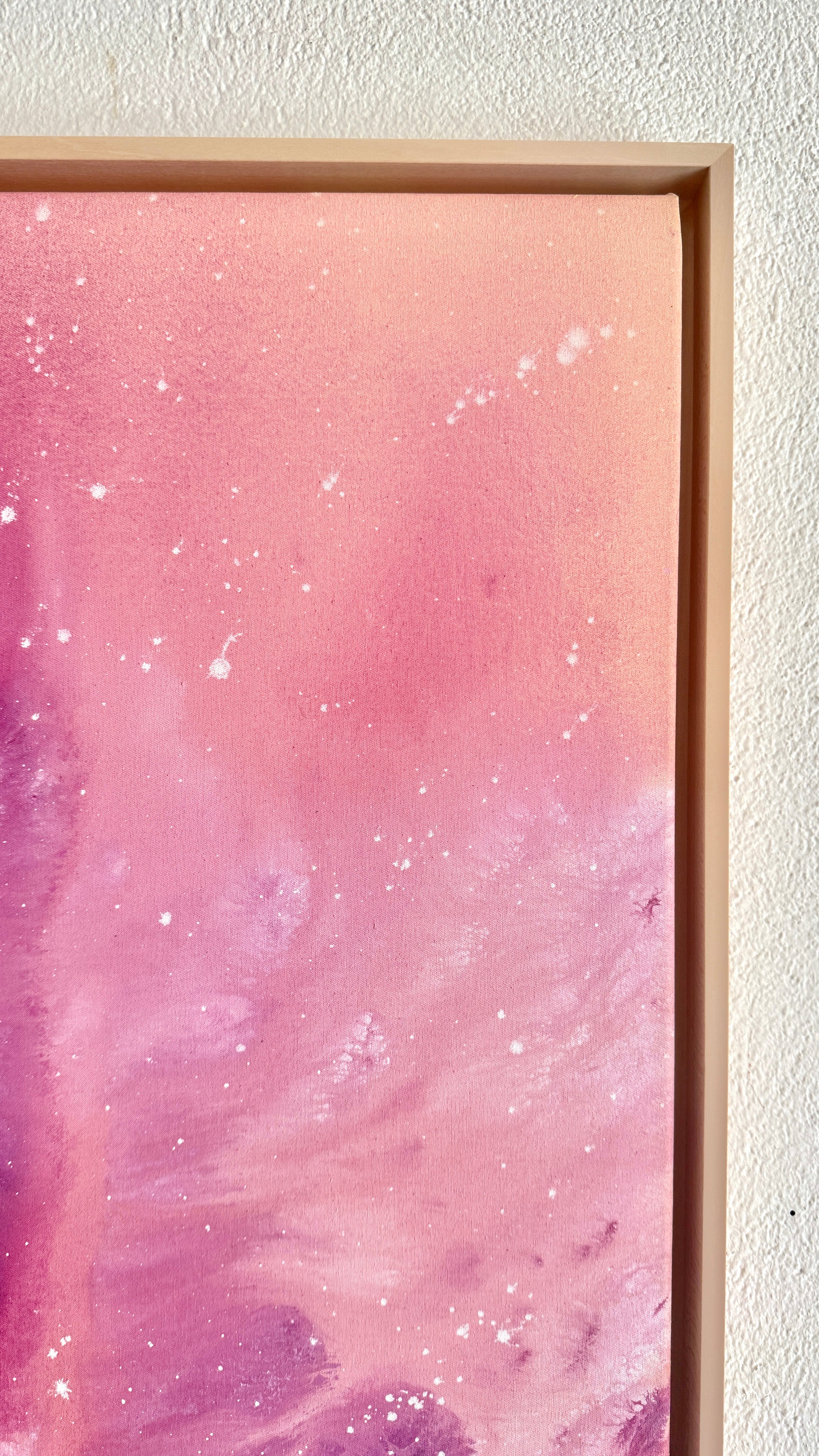 Zeitgenössische Malerei, die Spiritualität und universelle Tiefe in Räume bringt -Sophie Drummer, abstrakte Künstlerin aus Wiesbaden